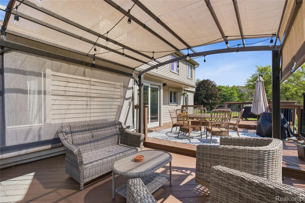 1817 Deer View Court Hartland Township, MI 48843