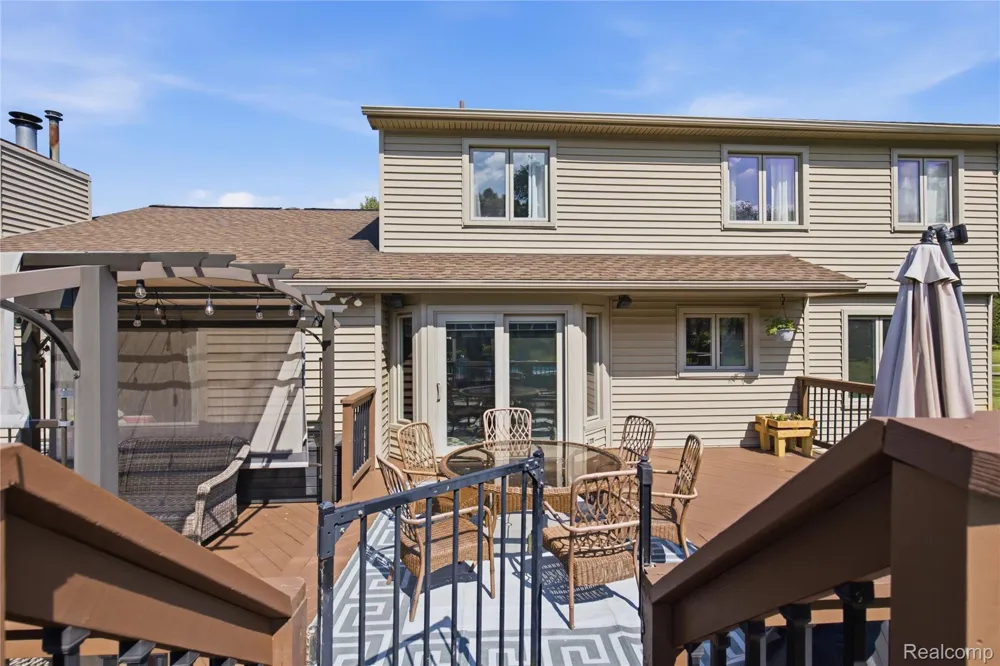 1817 Deer View Court Hartland Township, MI 48843