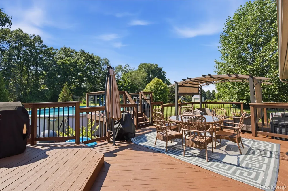 1817 Deer View Court Hartland Township, MI 48843