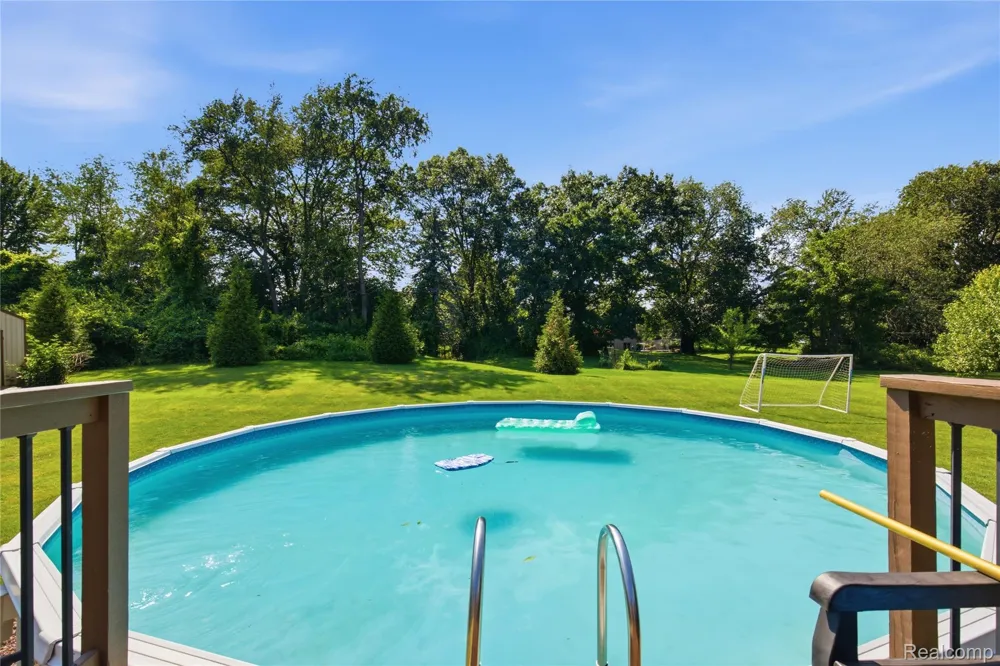 1817 Deer View Court Hartland Township, MI 48843