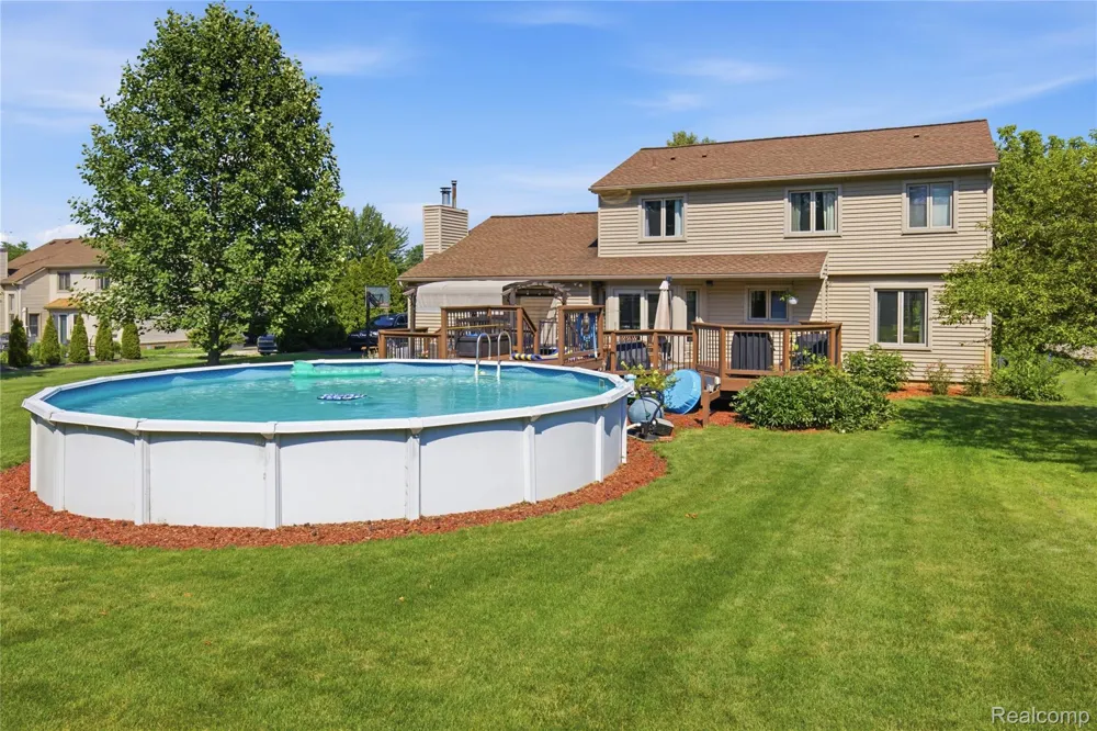 1817 Deer View Court Hartland Township, MI 48843