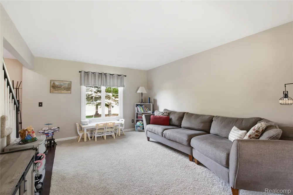 1817 Deer View Court Hartland Township, MI 48843
