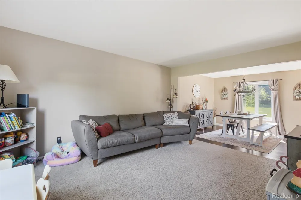 1817 Deer View Court Hartland Township, MI 48843