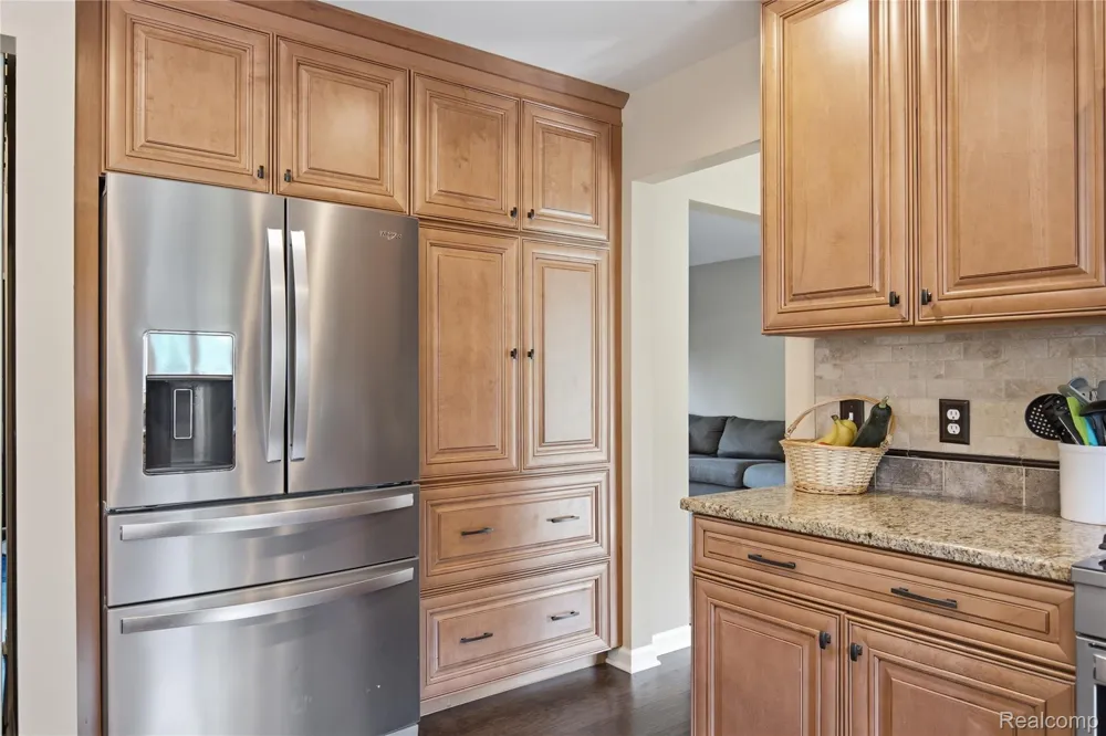 1817 Deer View Court Hartland Township, MI 48843