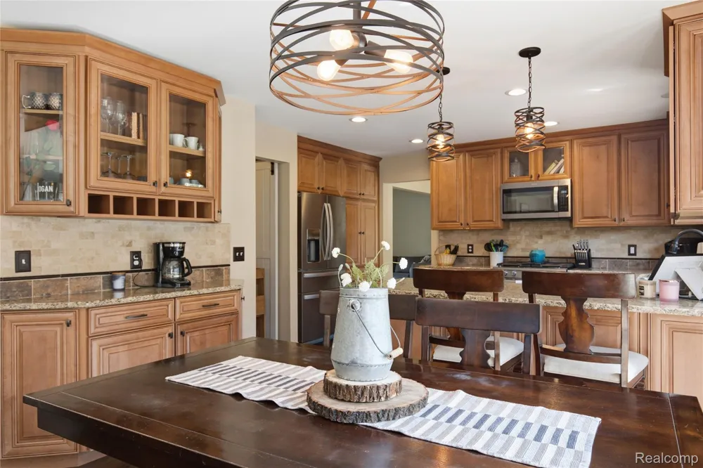 1817 Deer View Court Hartland Township, MI 48843