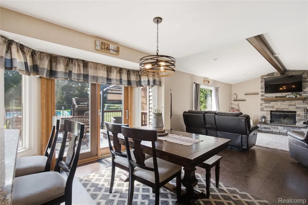 1817 Deer View Court Hartland Township, MI 48843