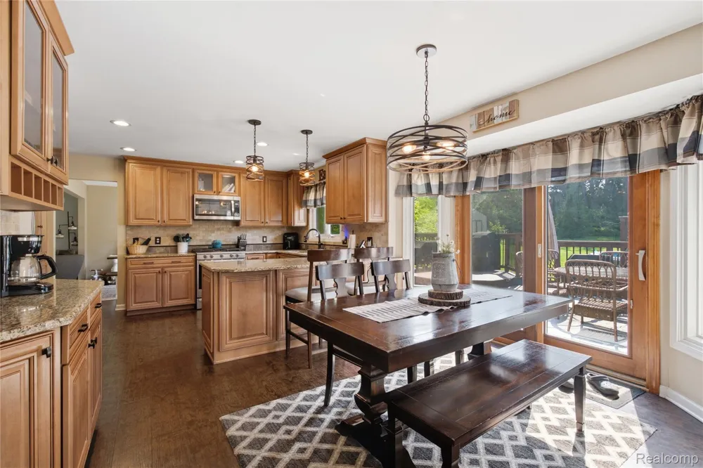 1817 Deer View Court Hartland Township, MI 48843