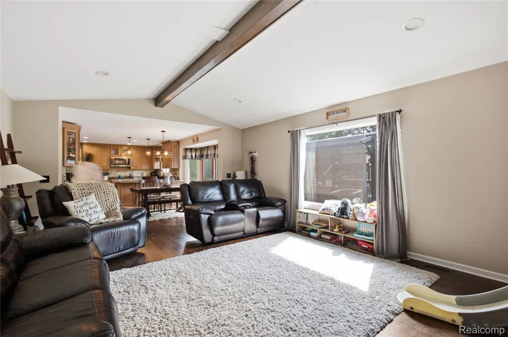 1817 Deer View Court Hartland Township, MI 48843