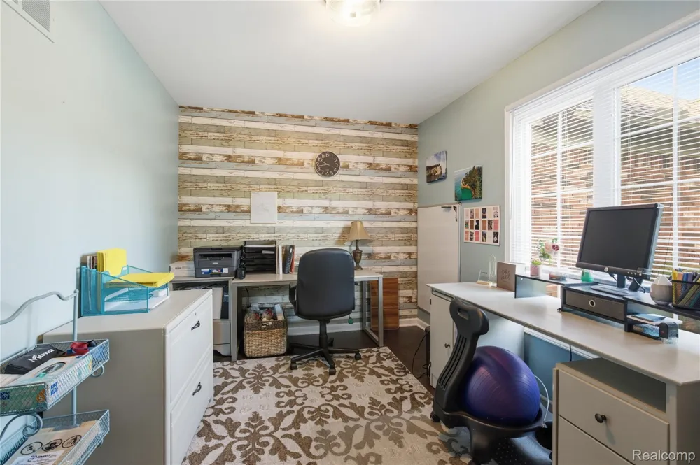 1817 Deer View Court Hartland Township, MI 48843