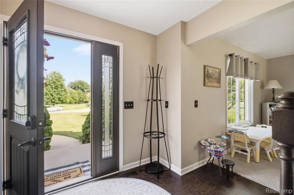 1817 Deer View Court Hartland Township, MI 48843