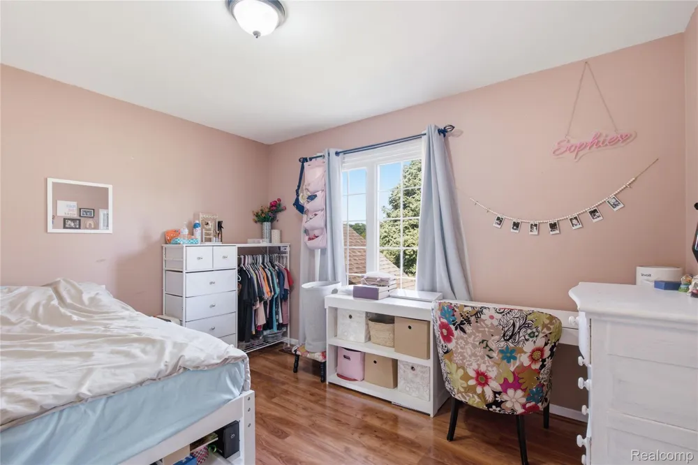 1817 Deer View Court Hartland Township, MI 48843