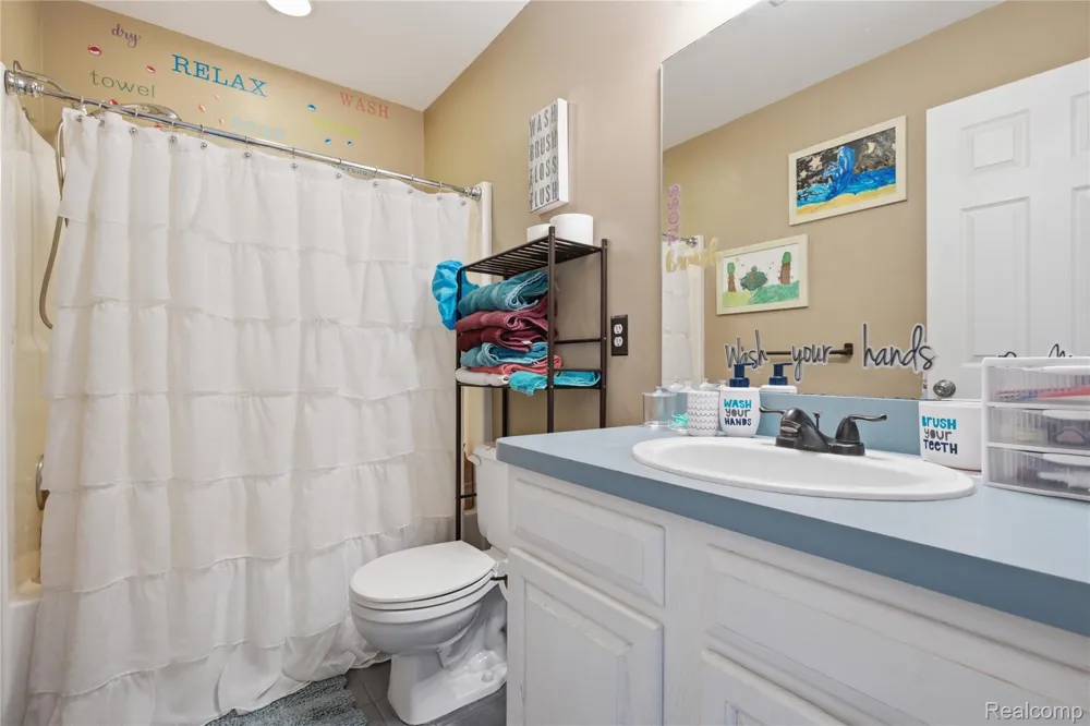 1817 Deer View Court Hartland Township, MI 48843