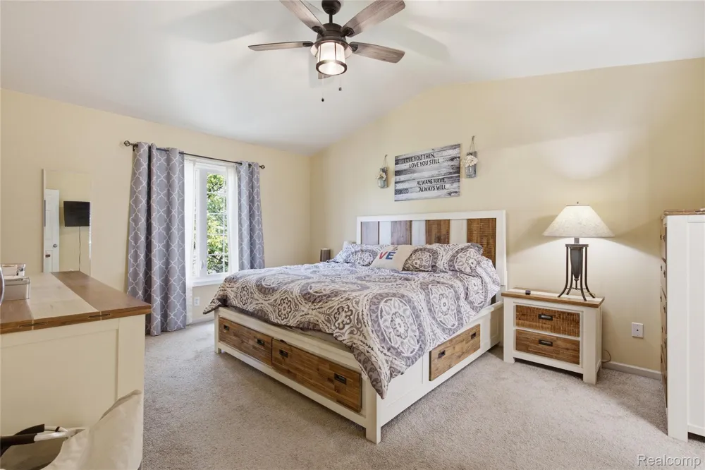 1817 Deer View Court Hartland Township, MI 48843