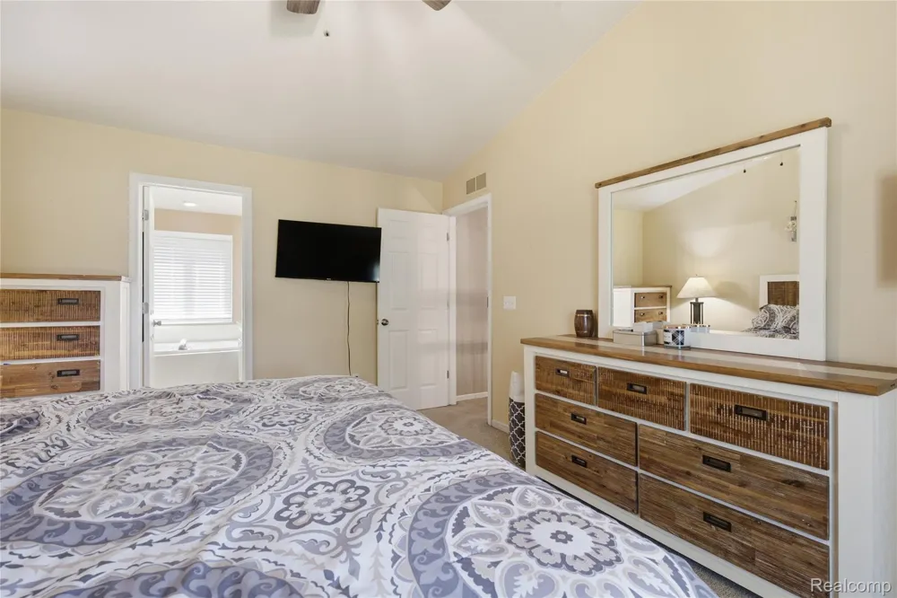 1817 Deer View Court Hartland Township, MI 48843