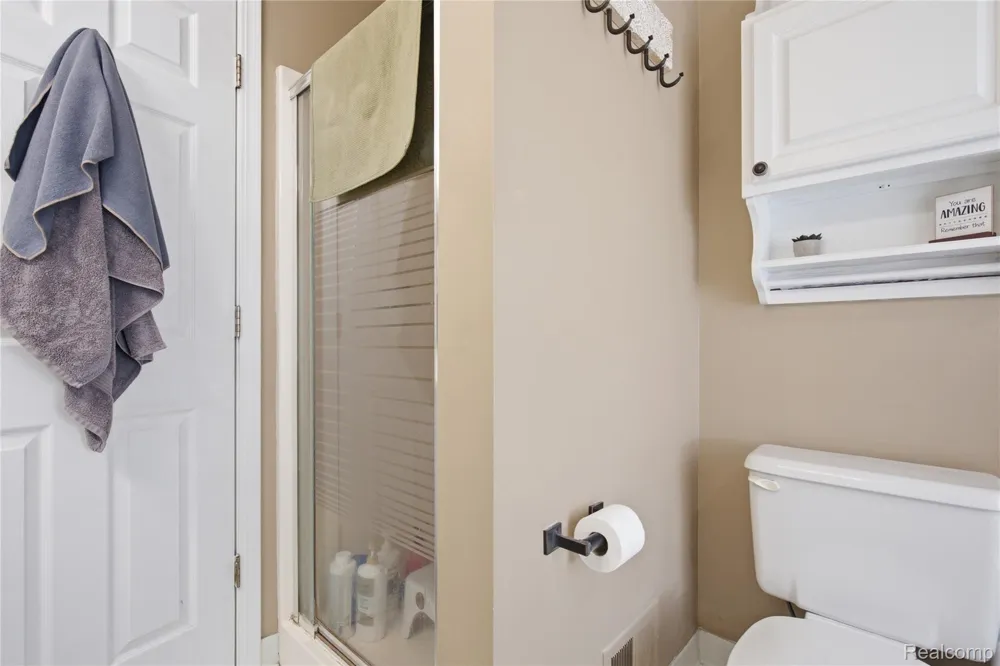 1817 Deer View Court Hartland Township, MI 48843