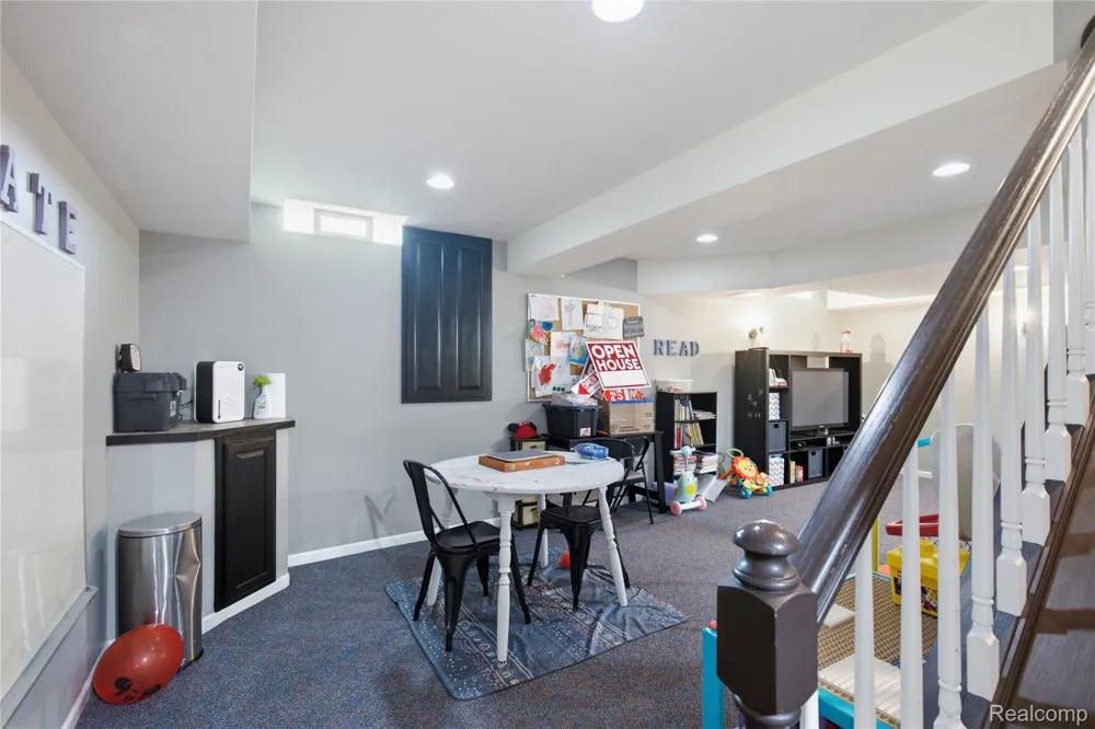 1817 Deer View Court Hartland Township, MI 48843