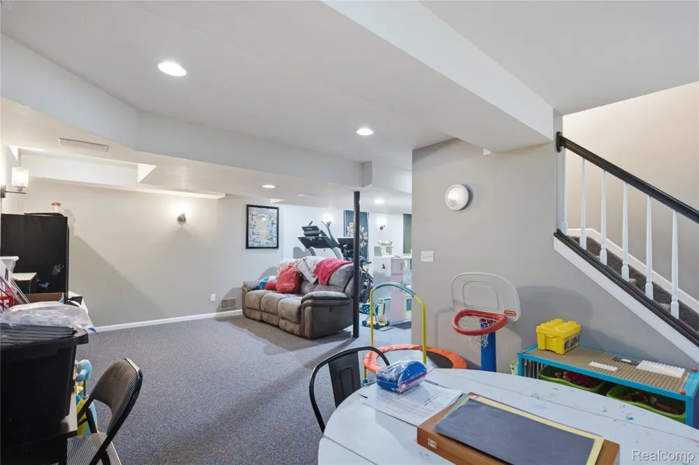 1817 Deer View Court Hartland Township, MI 48843