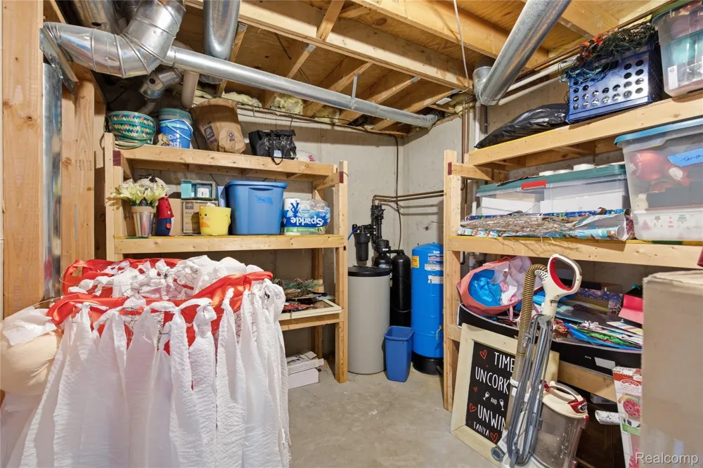 1817 Deer View Court Hartland Township, MI 48843