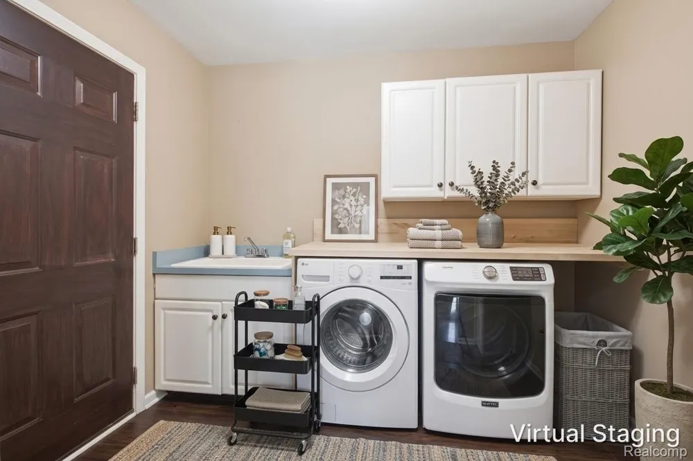 1817 Deer View Court Hartland Township, MI 48843
