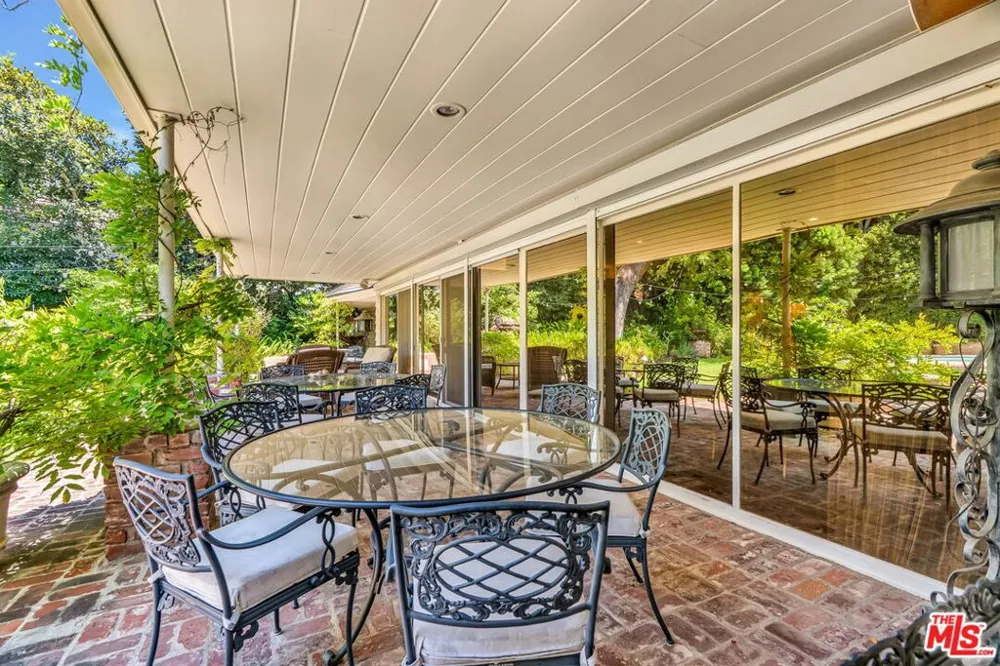 701 Sierra Drive Beverly Hills, CA 90210