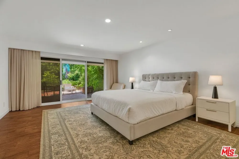 701 Sierra Drive Beverly Hills, CA 90210