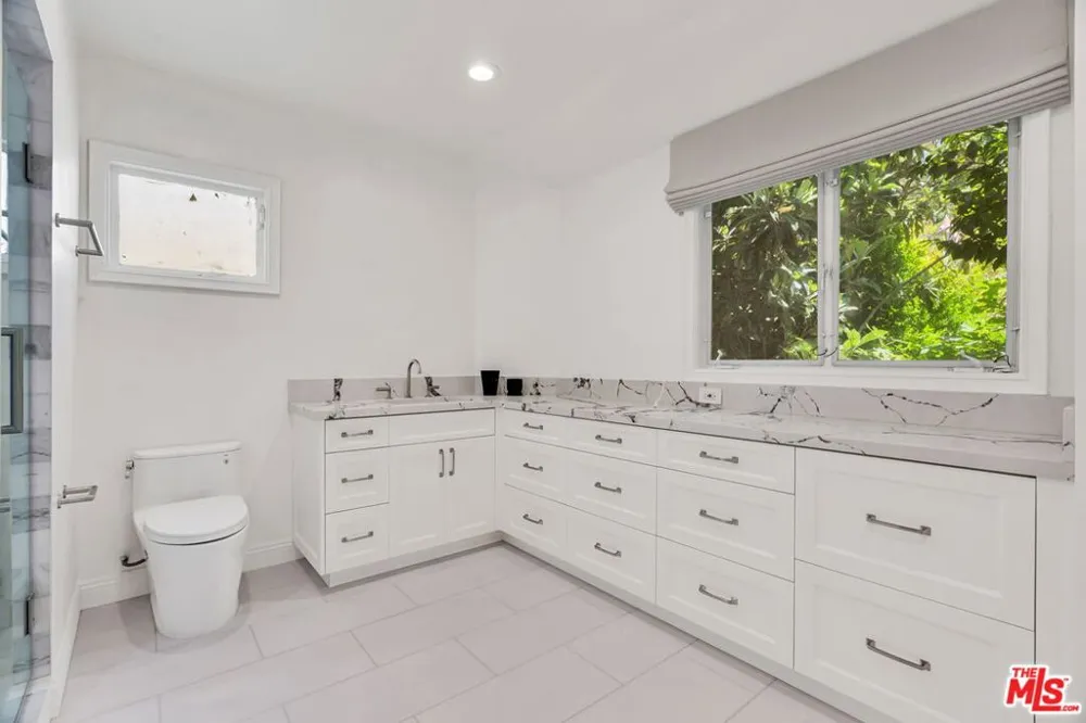 701 Sierra Drive Beverly Hills, CA 90210