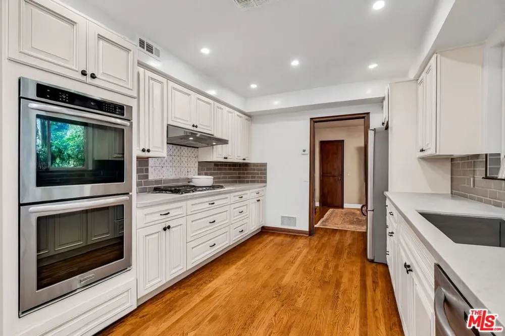 701 Sierra Drive Beverly Hills, CA 90210