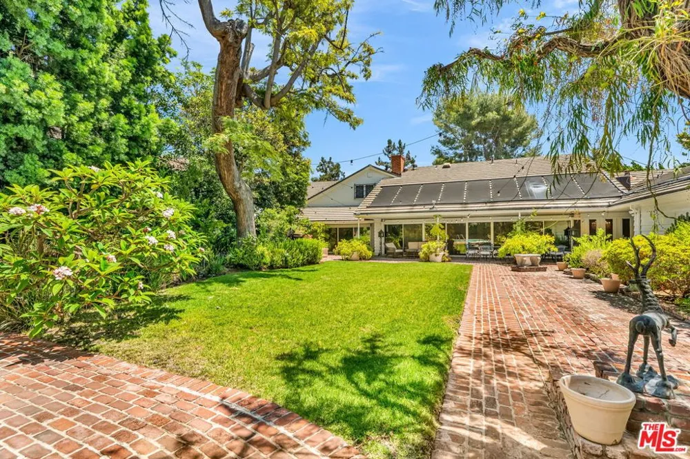 701 Sierra Drive Beverly Hills, CA 90210