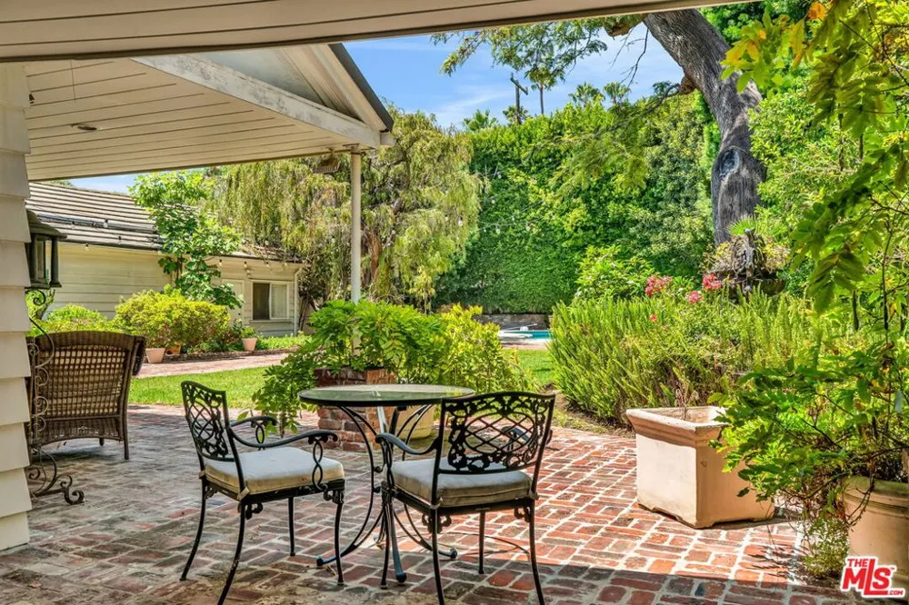 701 Sierra Drive Beverly Hills, CA 90210