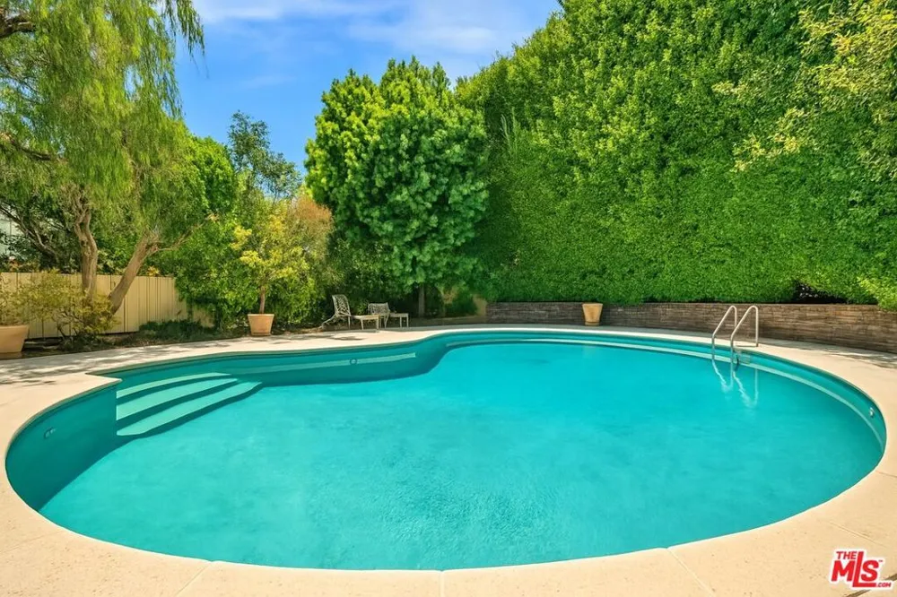 701 Sierra Drive Beverly Hills, CA 90210