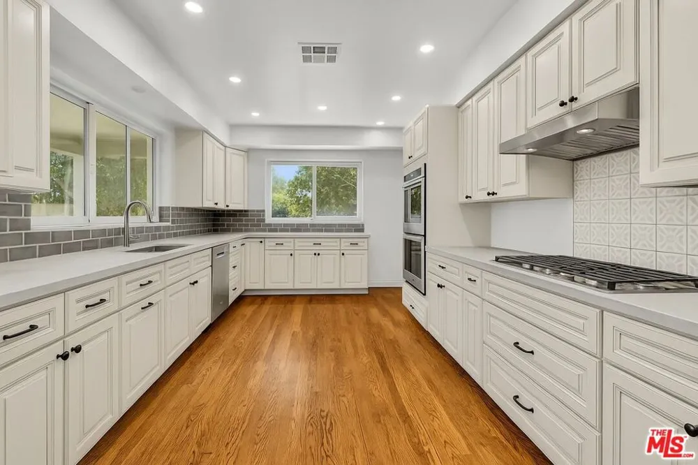701 Sierra Drive Beverly Hills, CA 90210