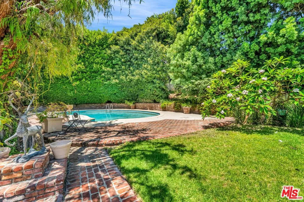 701 Sierra Drive Beverly Hills, CA 90210