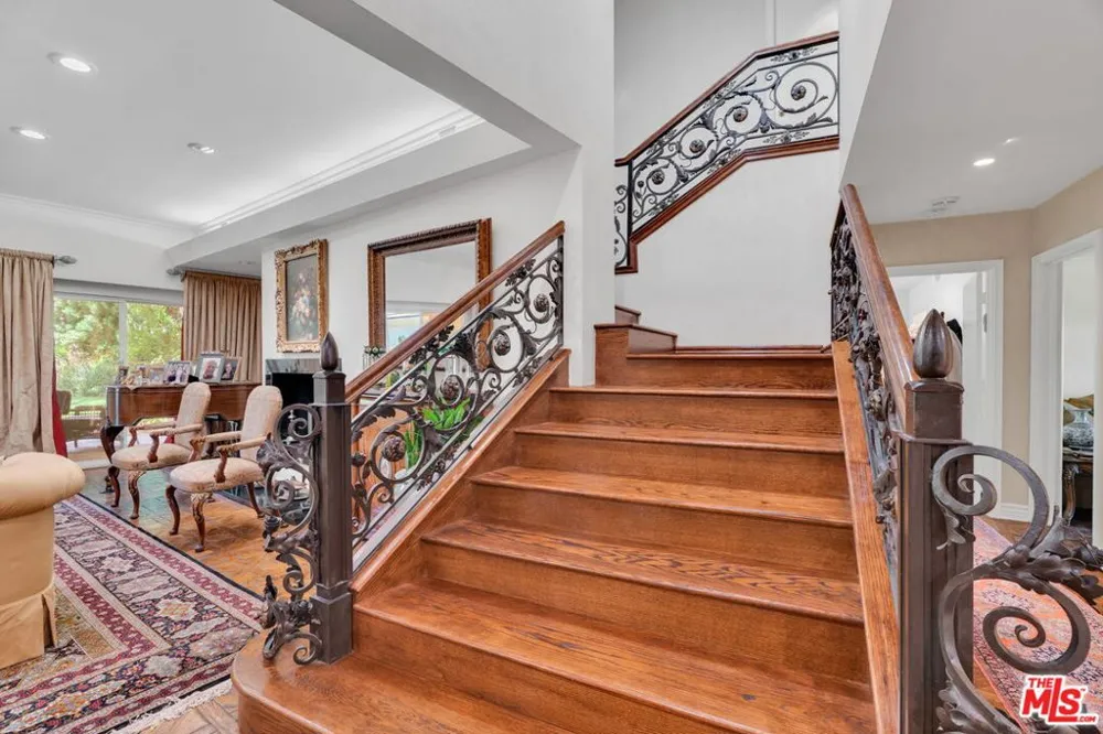 701 Sierra Drive Beverly Hills, CA 90210