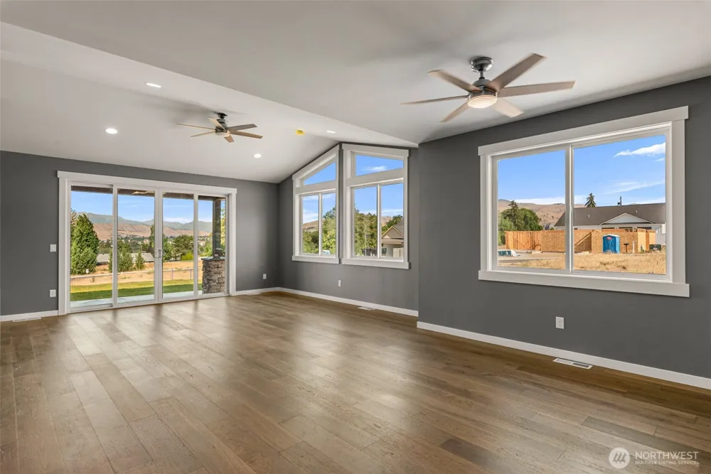 3240 NW Brianna Avenue East Wenatchee, WA 98802