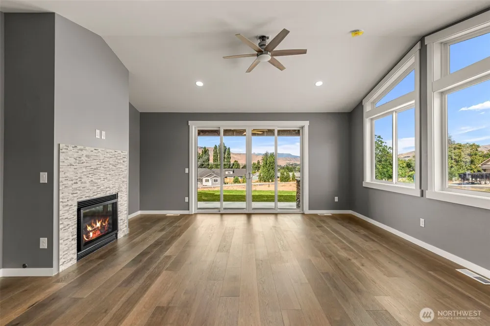 3240 NW Brianna Avenue East Wenatchee, WA 98802