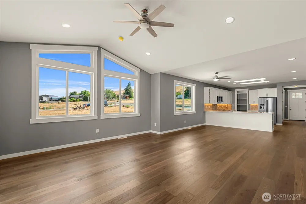 3240 NW Brianna Avenue East Wenatchee, WA 98802