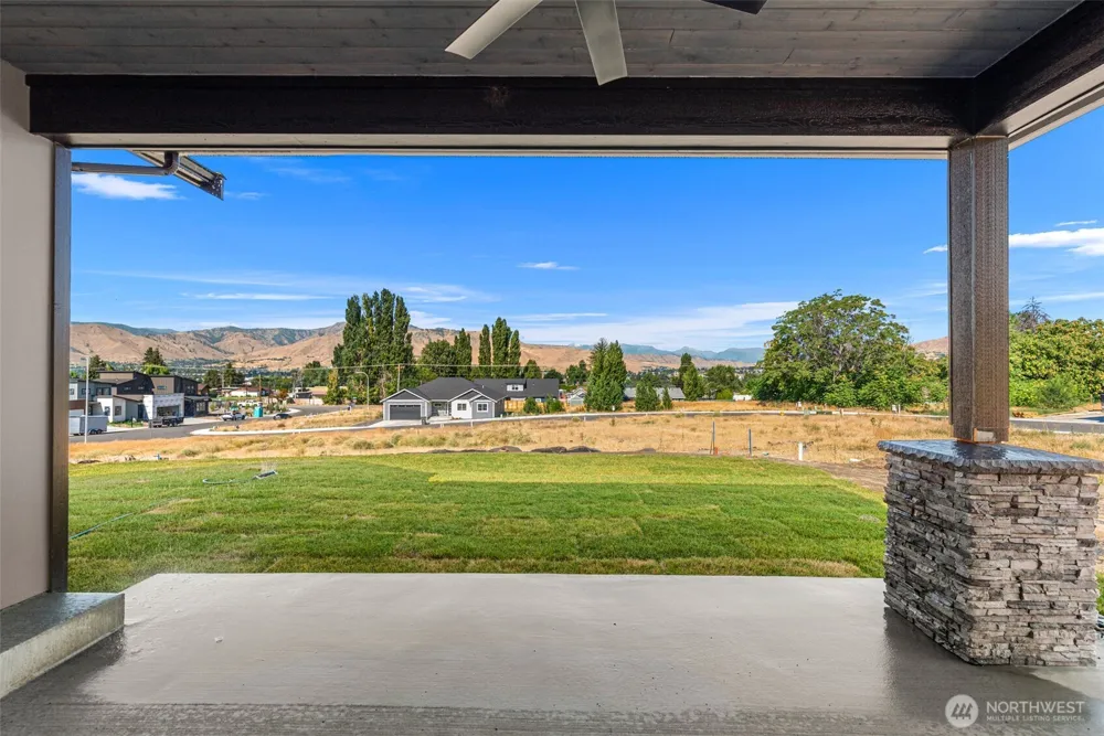 3240 NW Brianna Avenue East Wenatchee, WA 98802