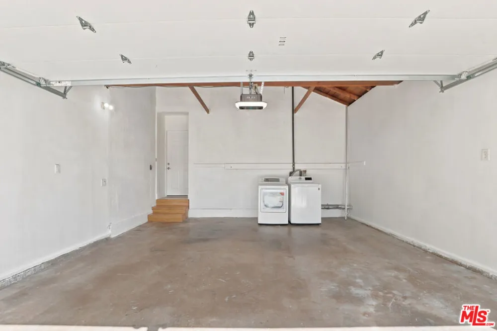 11521 Patom Drive Culver City, CA 90230