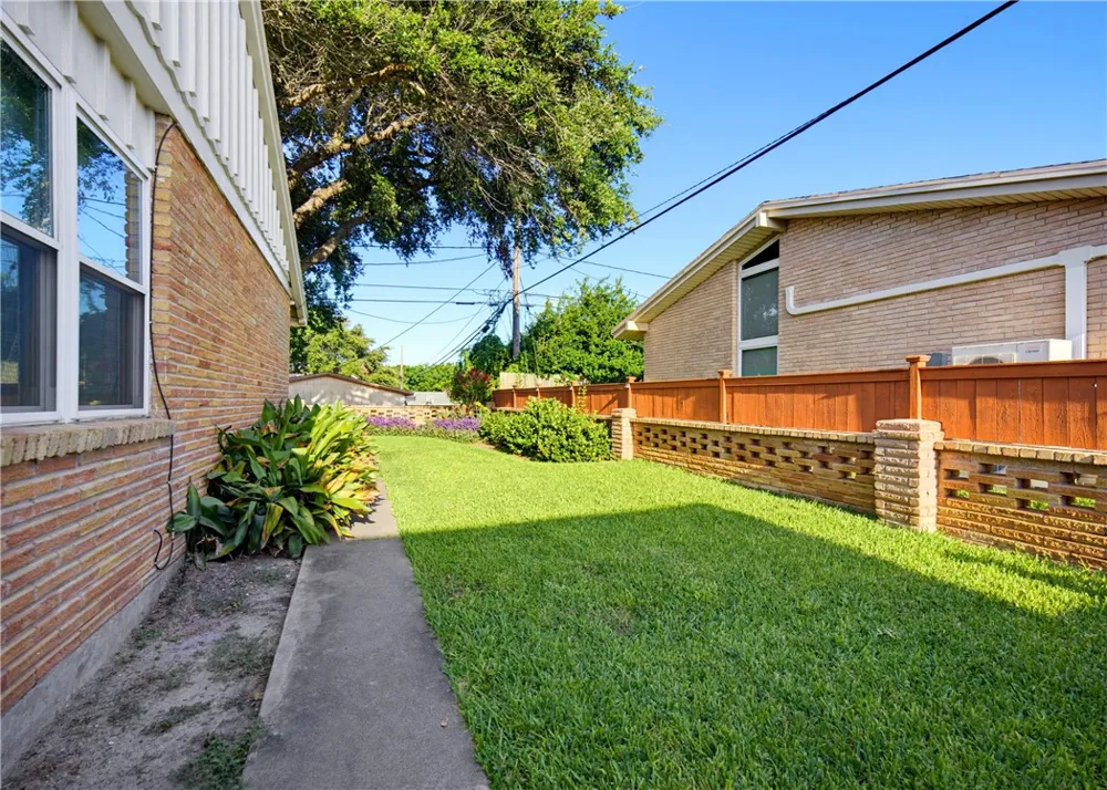 113 E Janin Circle Portland, TX 78374