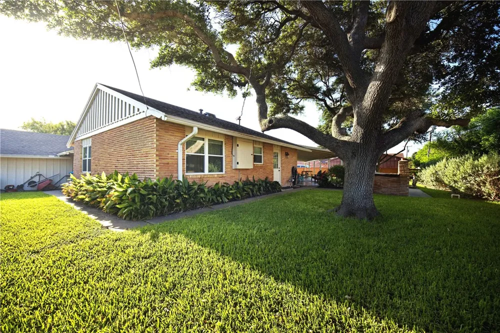 113 E Janin Circle Portland, TX 78374