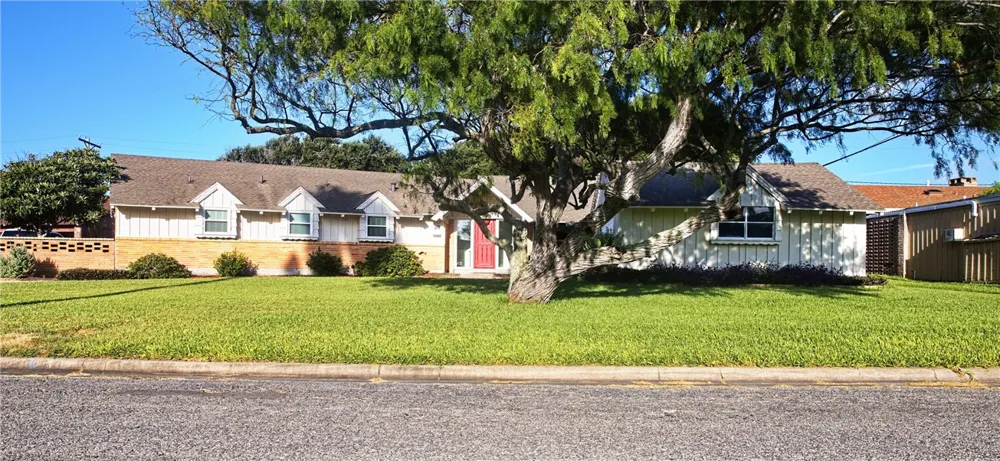 113 E Janin Circle Portland, TX 78374