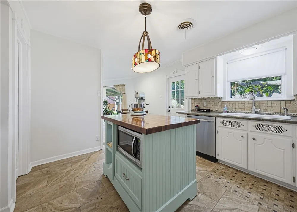 113 E Janin Circle Portland, TX 78374