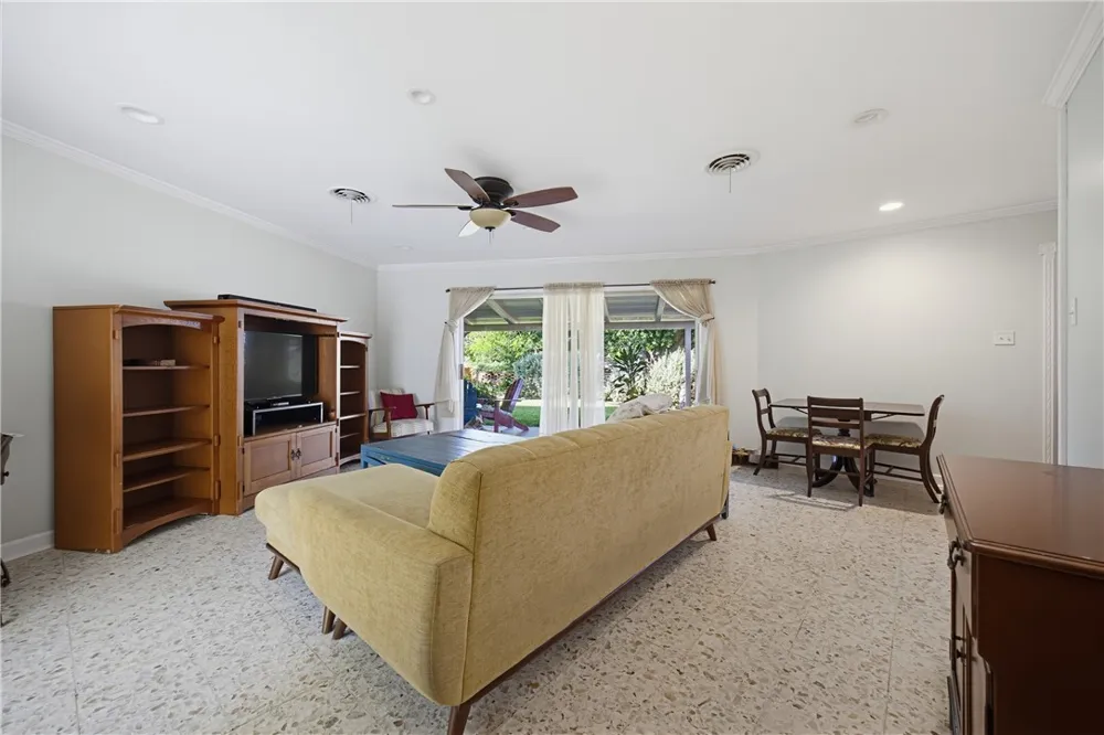 113 E Janin Circle Portland, TX 78374