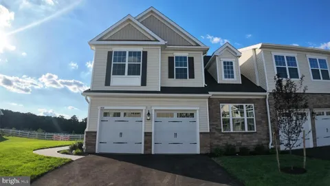 1404 JUSTIN DRIVE