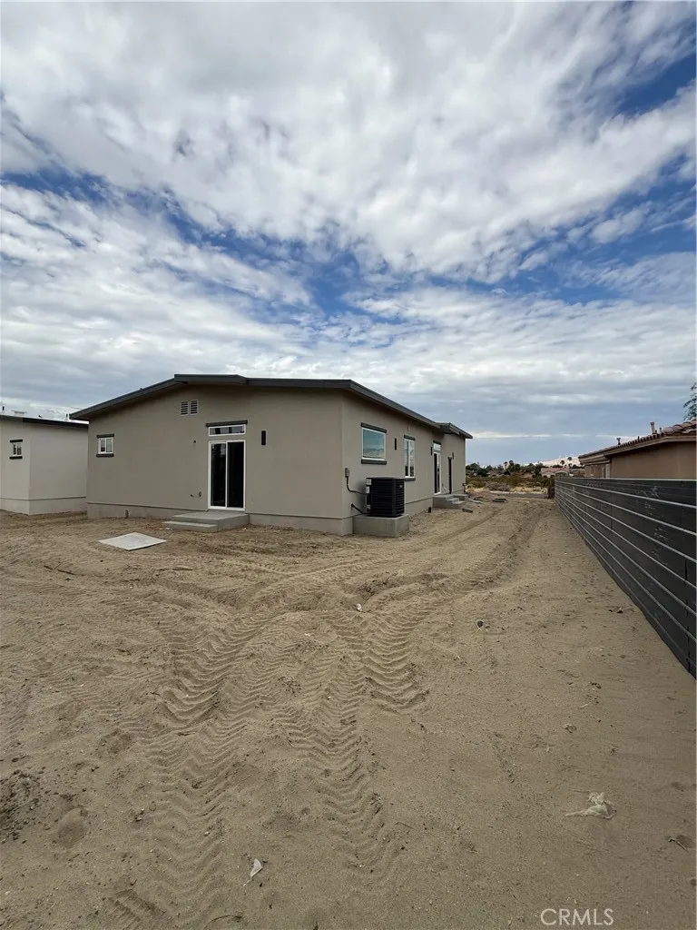 16322 Avenida Gracia Desert Hot Springs, CA 92240