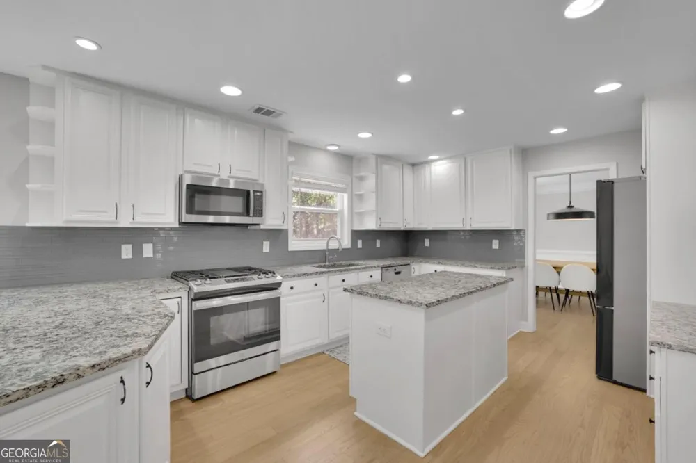 4418 Shellie LN Oakwood, GA 30566