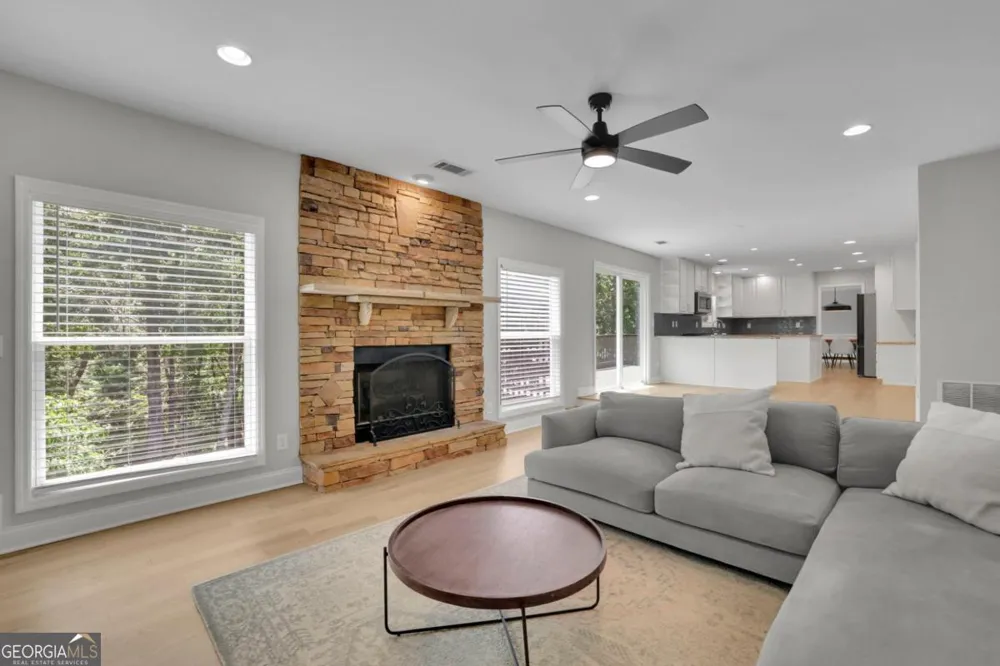 4418 Shellie LN Oakwood, GA 30566
