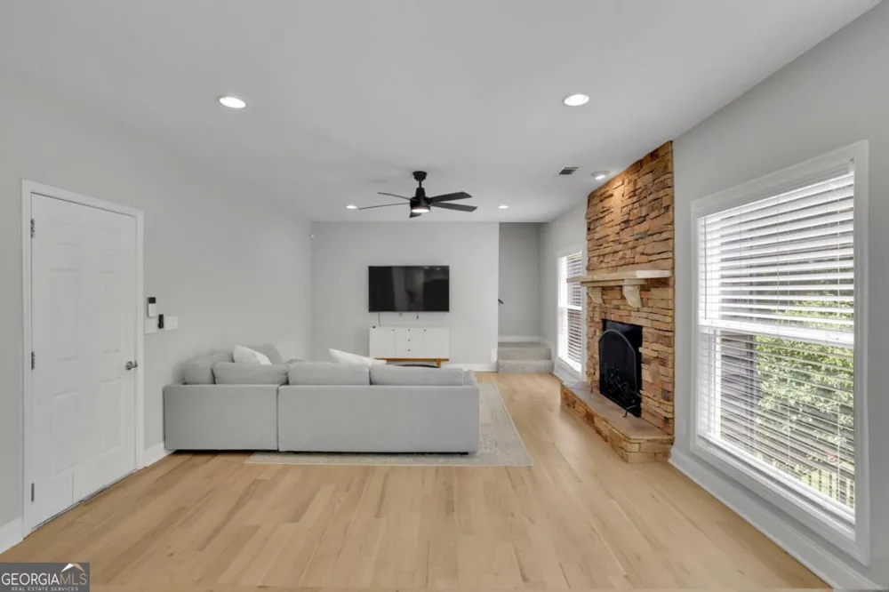 4418 Shellie LN Oakwood, GA 30566
