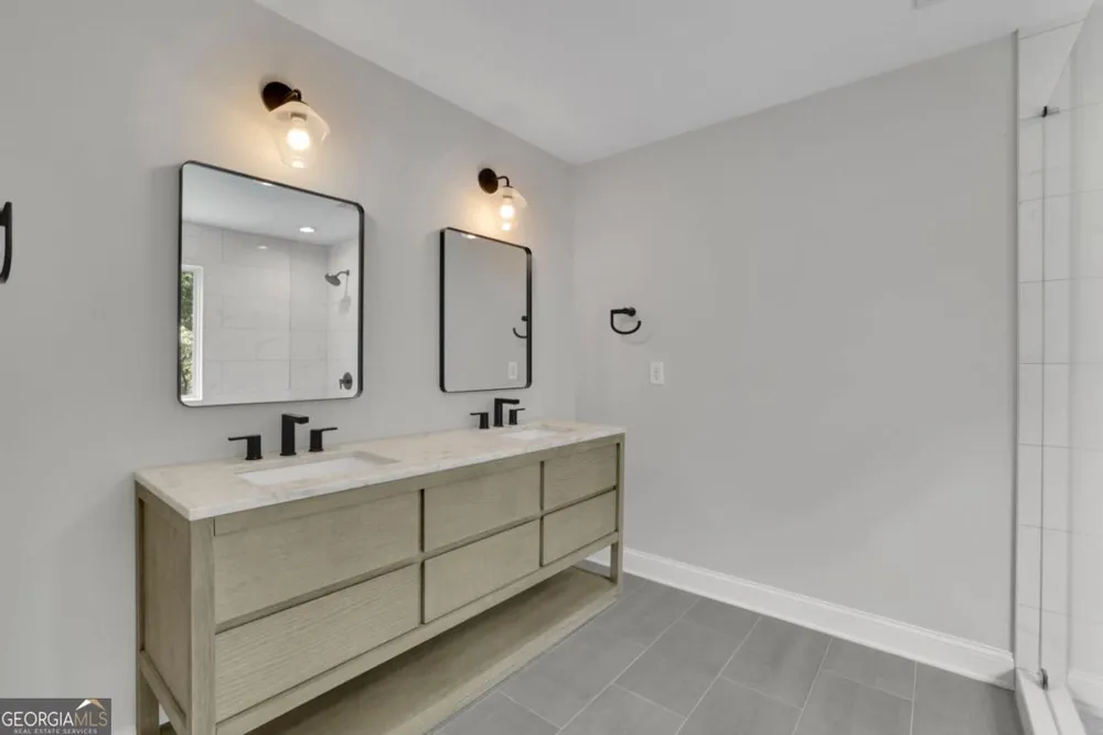 4418 Shellie LN Oakwood, GA 30566