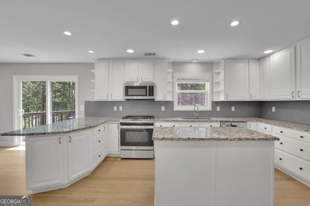 4418 Shellie LN Oakwood, GA 30566